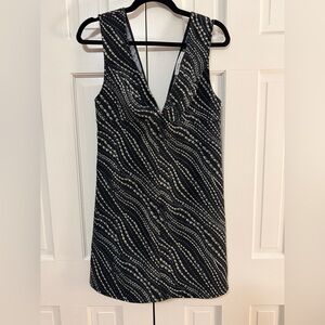 SAMSOE Black and Floral V-Neck Shift Dress